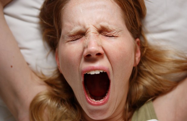 girl-yawning-620x400